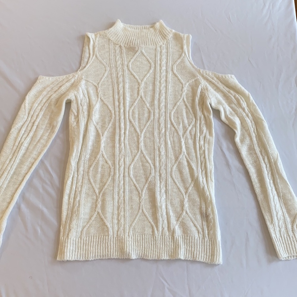 Beautiful off the shoulder cable knit cream sweater by No Comment. S-EUC
